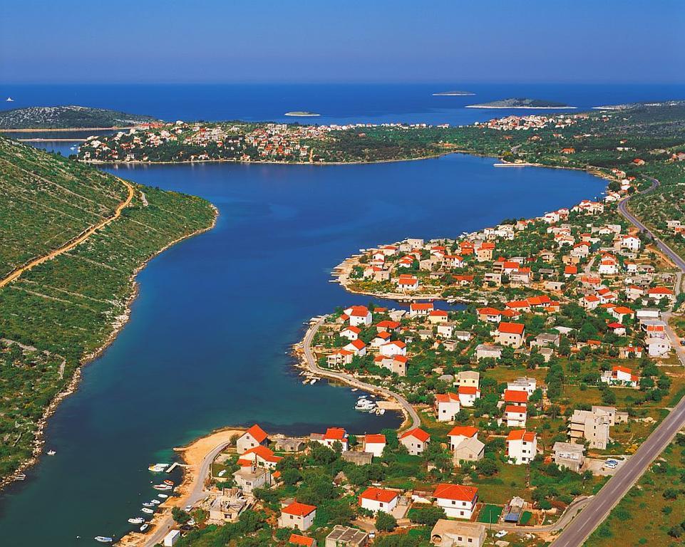 Apartments Zora Рогозница Экстерьер фото