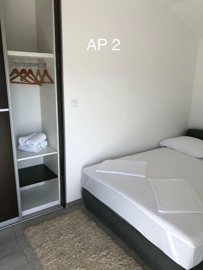 Apartments Zora Рогозница Экстерьер фото