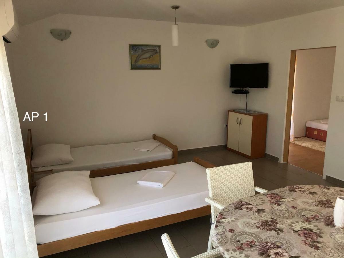 Apartments Zora Рогозница Экстерьер фото