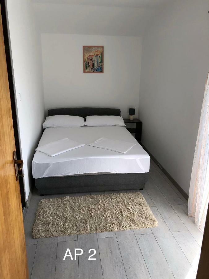 Apartments Zora Рогозница Экстерьер фото